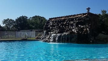 2 outdoor pools, an infinity pool