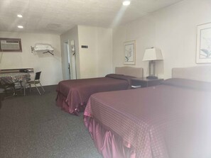 Standard Room (2 Double Beds) | Desk, rollaway beds, free WiFi, bed sheets - White Valley Motel (St. Charles)