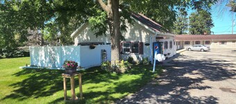 White Valley Motel