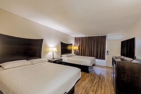 Comfort Single Room, 2 Queen Beds, Non Smoking | Desk, free WiFi, bed sheets