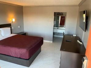 Room, 1 King Bed, Non Smoking | Desk, iron/ironing board, free WiFi, bed sheets - Executive Inn Beeville US 181 By Capital O (Beeville)