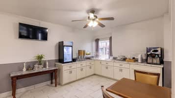 Free daily continental breakfast