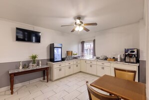 Free daily continental breakfast