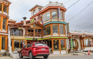 Comfort Twin Room | Bar (on property)