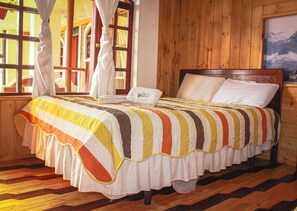 15 bedrooms, desk, free WiFi