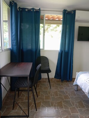 Habitació doble, vistes al jardí | Minibar, escriptori, cortines opaques i wifi gratuïta 