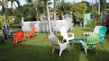 FyrbÀddsrum - utsikt mot trÀdgÄrden | Pool | Utomhuspool