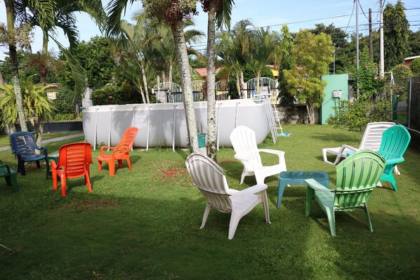 Chambre Quadruple, vue jardin | Piscine