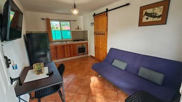 Apartamento, vista para o jardim | Cozinha privada | Mesas de jantar