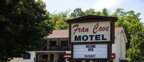 Bagian depan properti