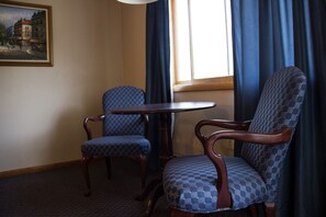 Blackout drapes, rollaway beds, free WiFi - Fran Cove Motel (Lake George)