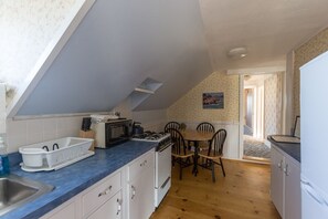 Apartment, 2 Bedrooms, Kitchen, Ocean View | Private kitchen