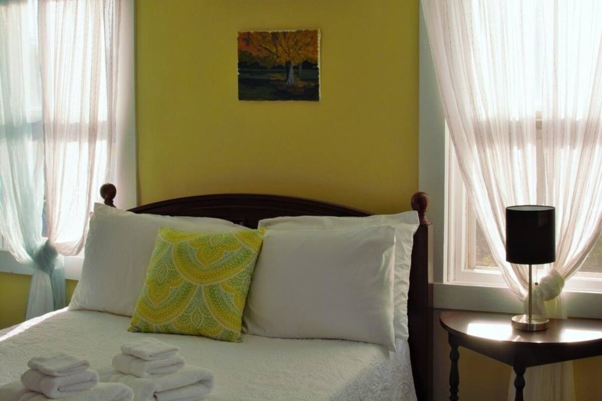 Quarto casal, cozinha, vista para o oceano | Ferros/tábuas de passar roupa, Wi-Fi de cortesia