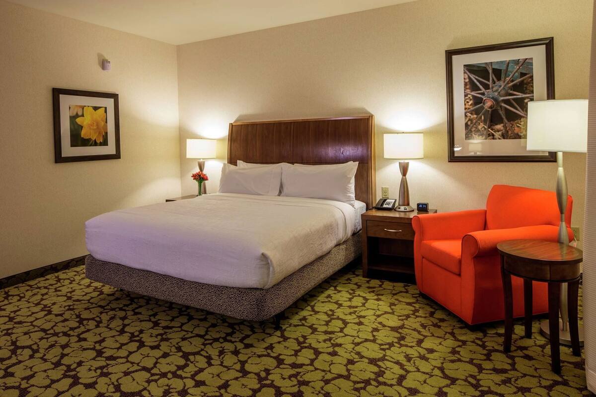Premium bedding, in-room safe, desk, blackout drapes