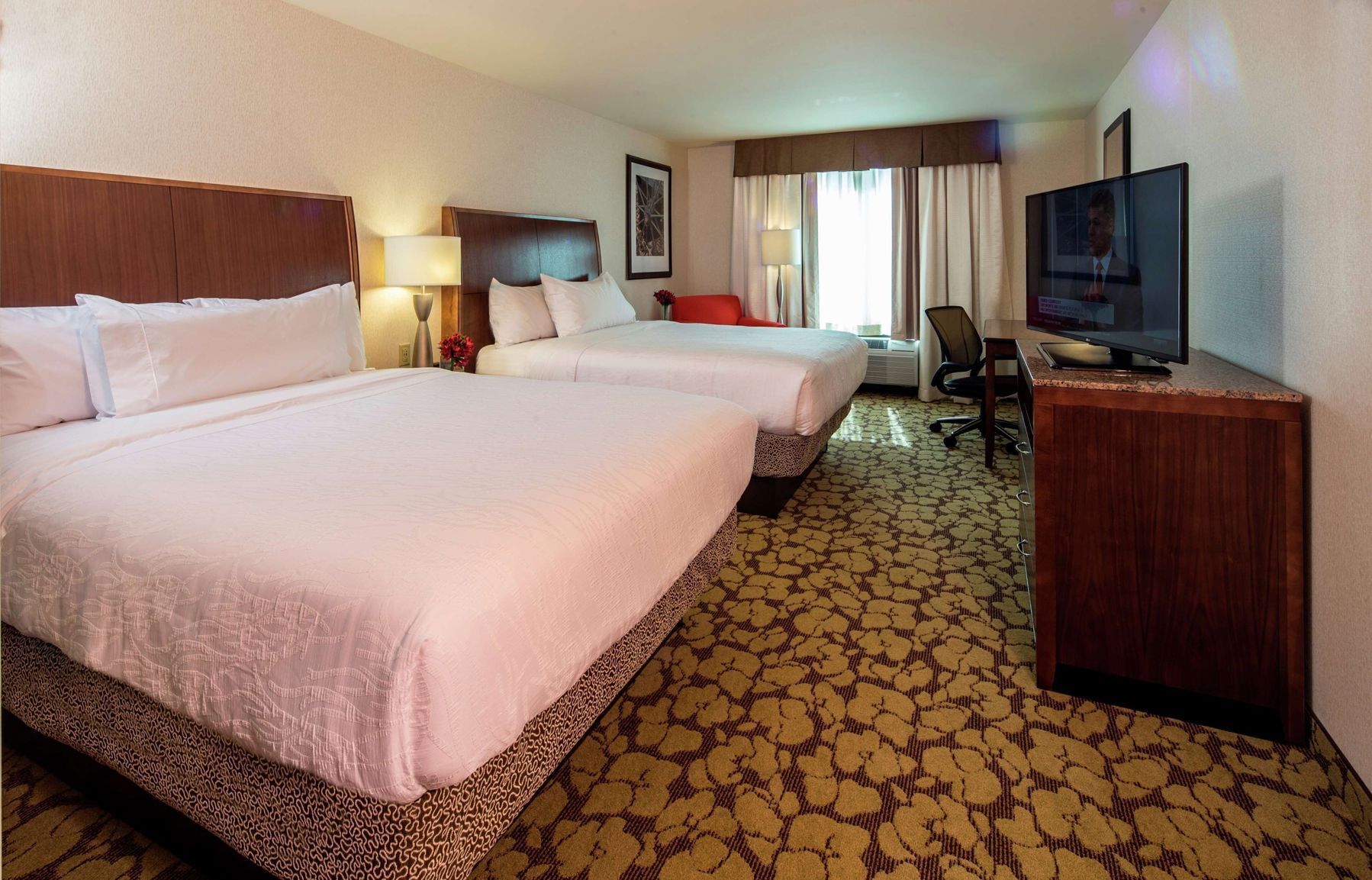 Premium bedding, in-room safe, desk, blackout drapes