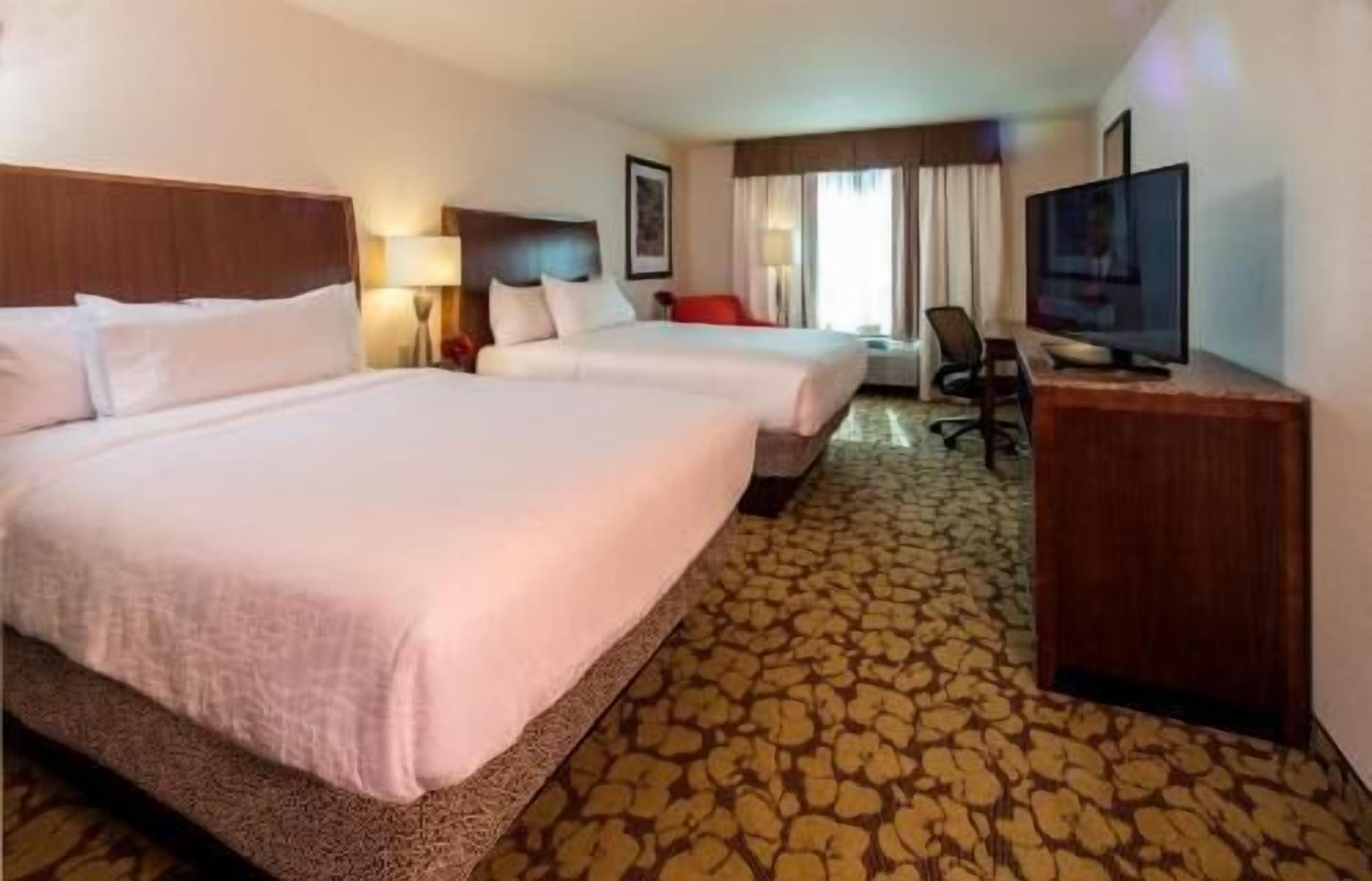 Premium bedding, in-room safe, desk, blackout drapes