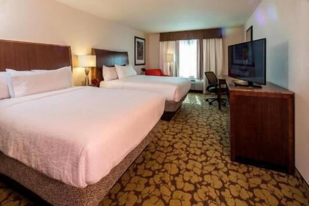 Premium bedding, in-room safe, desk, blackout drapes