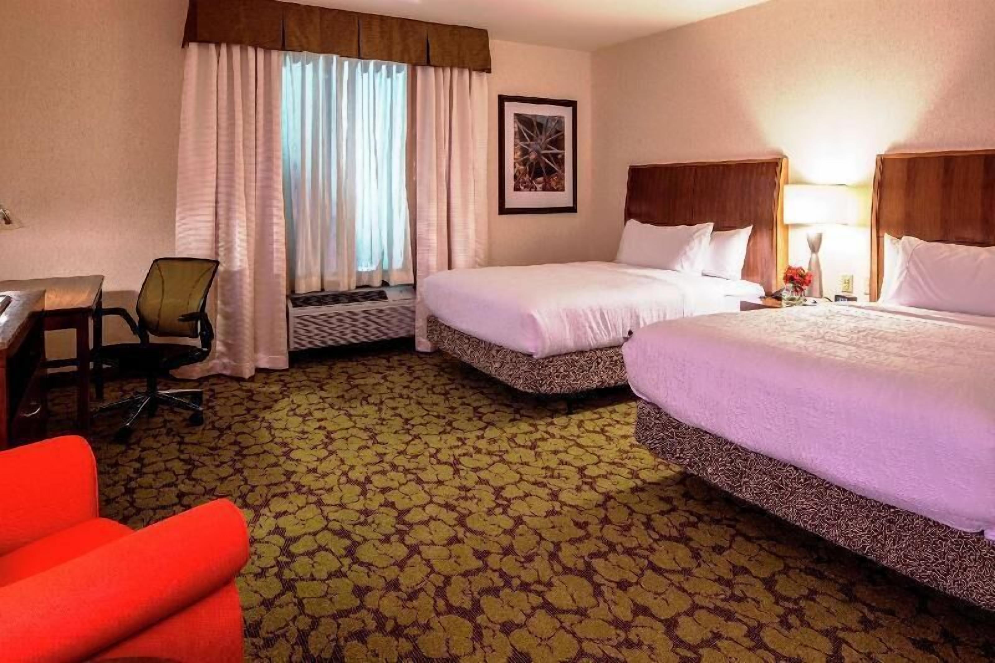 Premium bedding, in-room safe, desk, blackout drapes