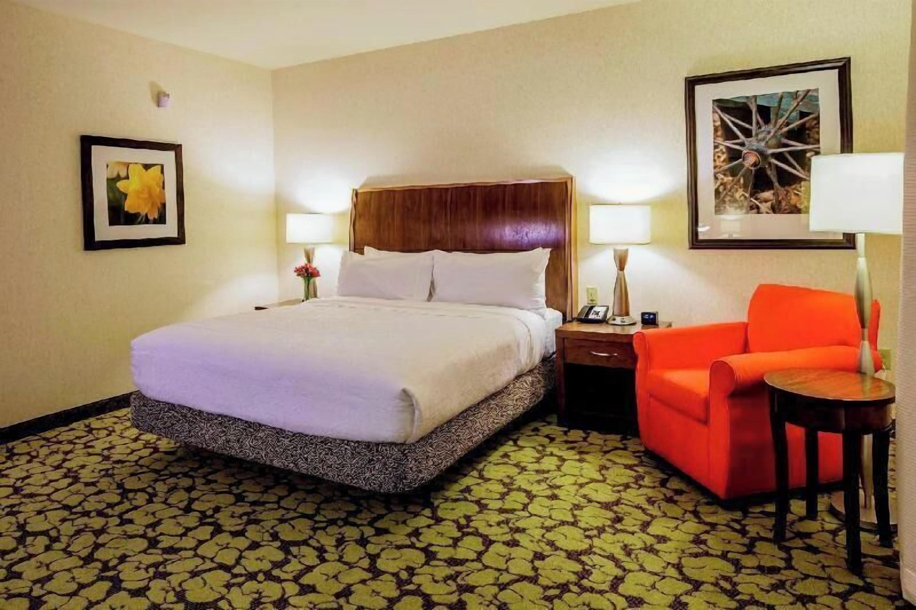 Premium bedding, in-room safe, desk, blackout drapes