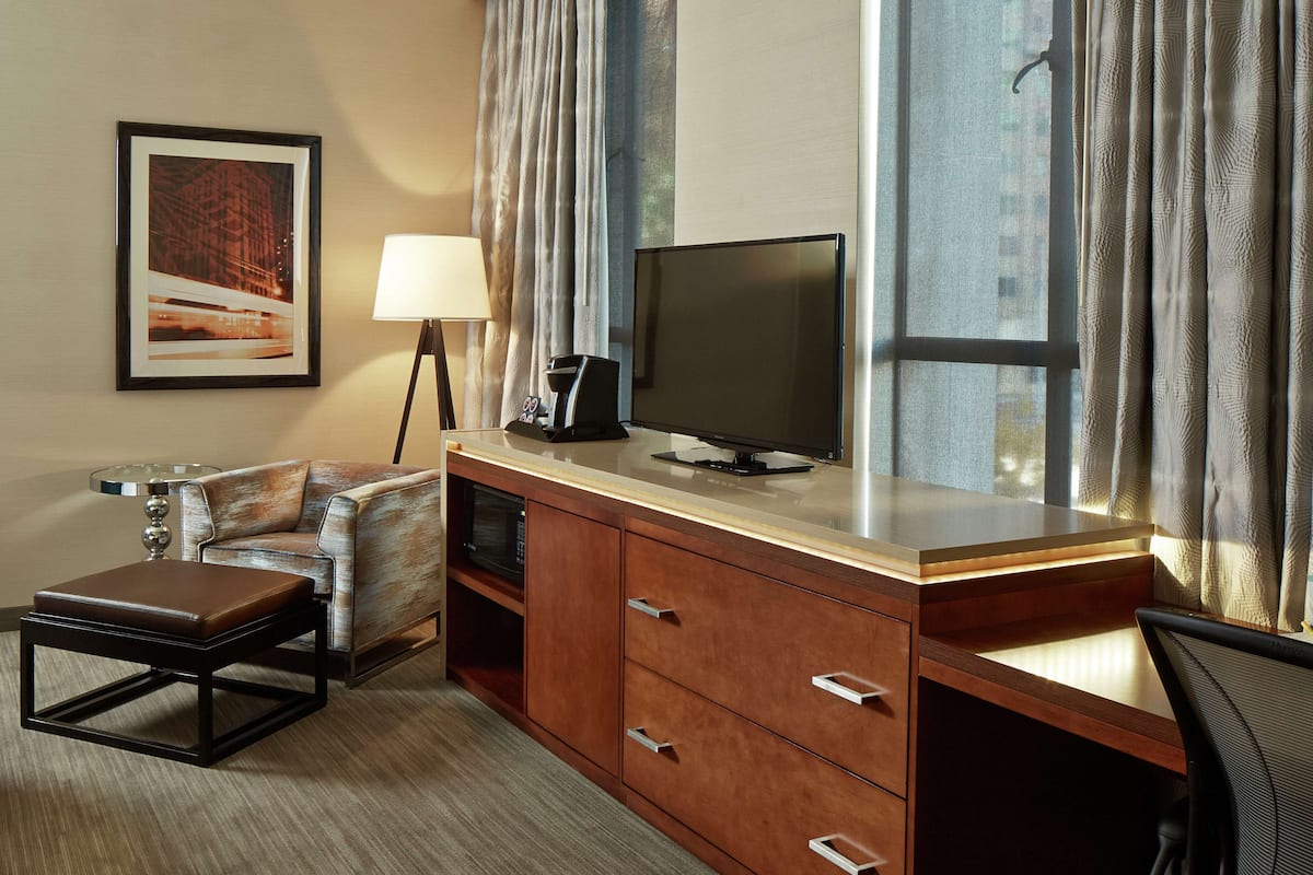 1 slaapkamer, luxe beddengoed, pillowtop-bedden, een bureau