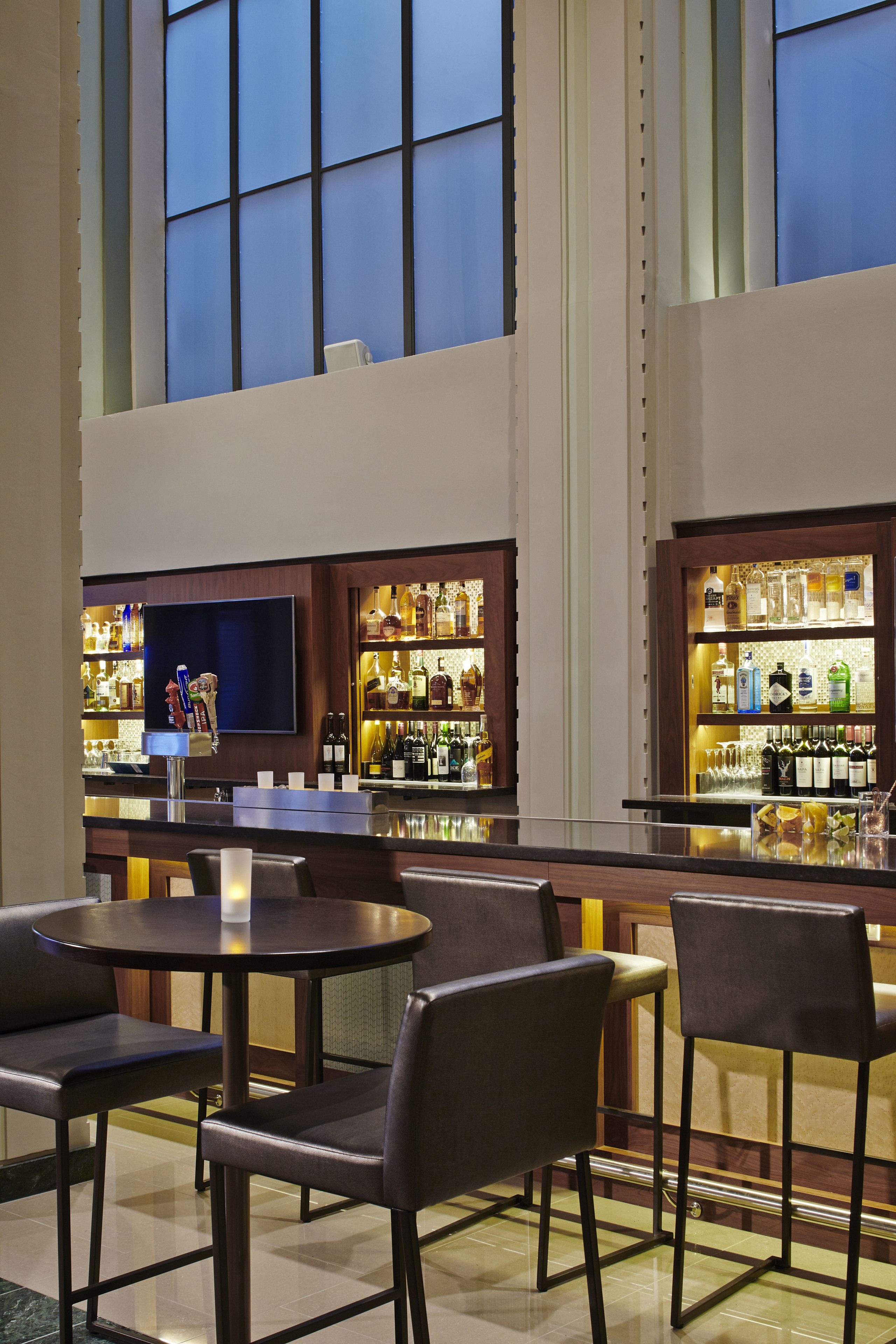 2 bares/lounges