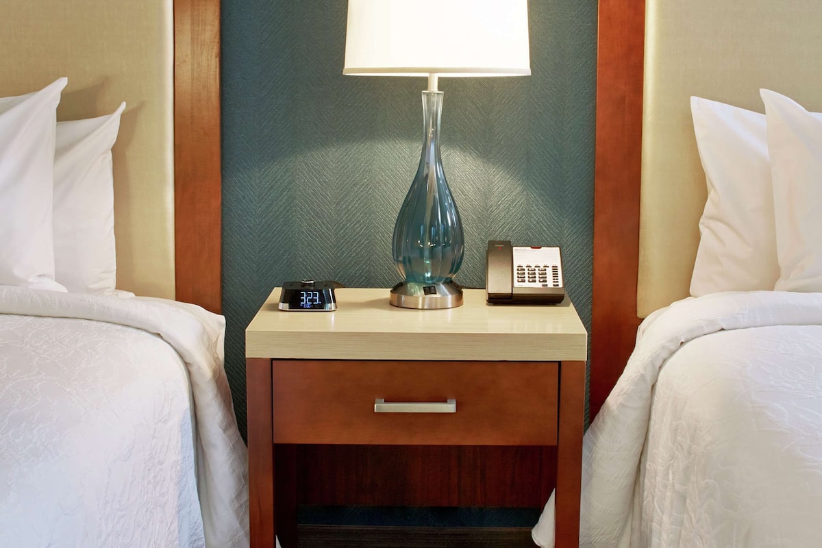 1 slaapkamer, luxe beddengoed, pillowtop-bedden, een bureau