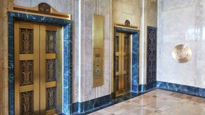 An elevator interior with marble walls and a marble floor. - Hilton Garden Inn Phoenix Downtown (Phoenix)
