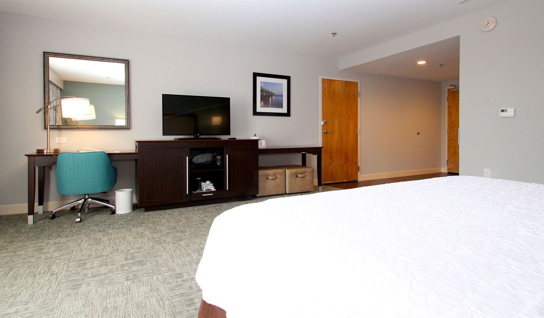Hypo-allergenic bedding, in-room safe, desk, laptop workspace