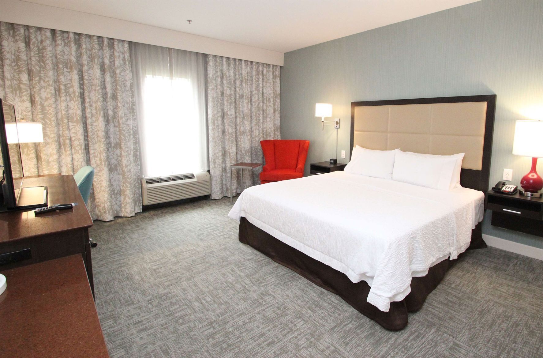 Hypo-allergenic bedding, in-room safe, desk, laptop workspace