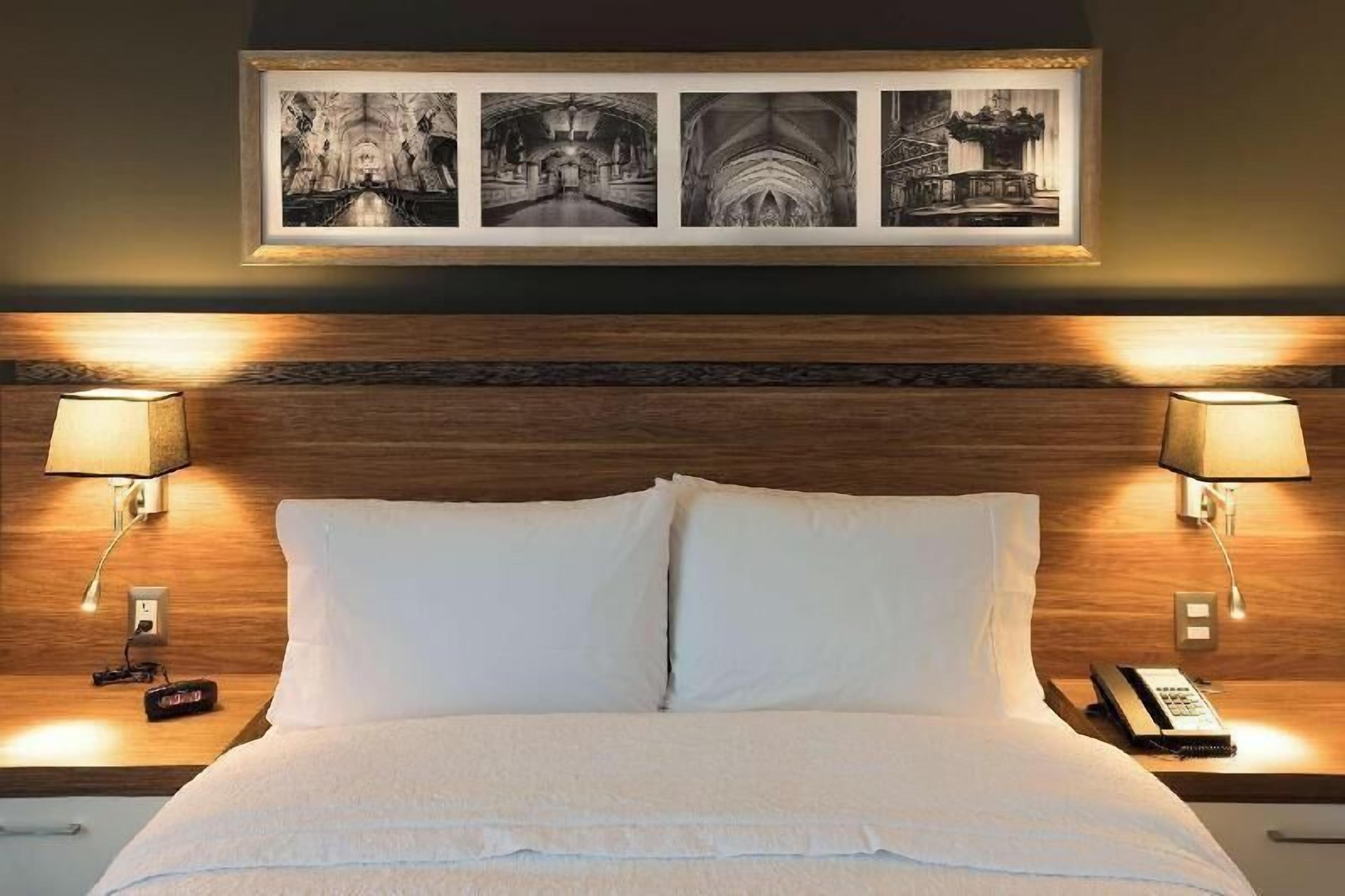 Premium bedding, in-room safe, desk, blackout drapes