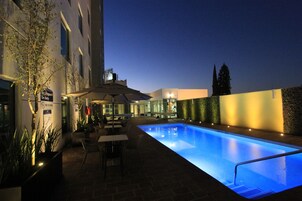 Outdoor pool, open 9:00 AM to 9:00 PM, pool umbrellas