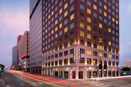 Exterior. Hampton Inn & Suites Dallas Downtown
