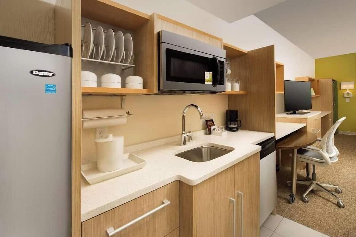 Private kitchen | Fridge, microwave, dishwasher, coffee/tea maker