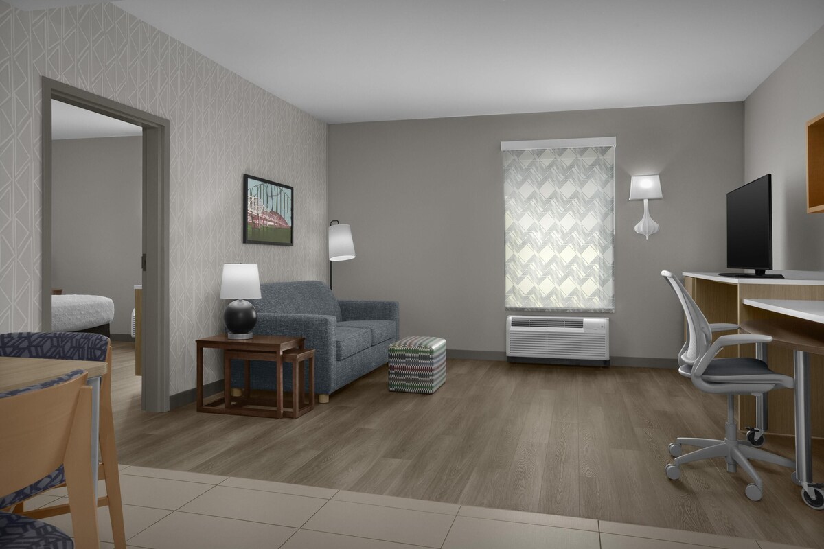 Suite, 1 habitación, para no fumadores | Área de sala de estar | Televisión de pantalla plana de 49 pulgadas con canales por cable 