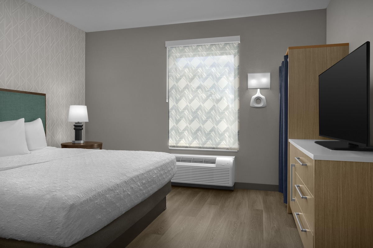 Suite, 1 Bedroom, Non Smoking | Premium bedding, pillow-top beds, desk, laptop workspace