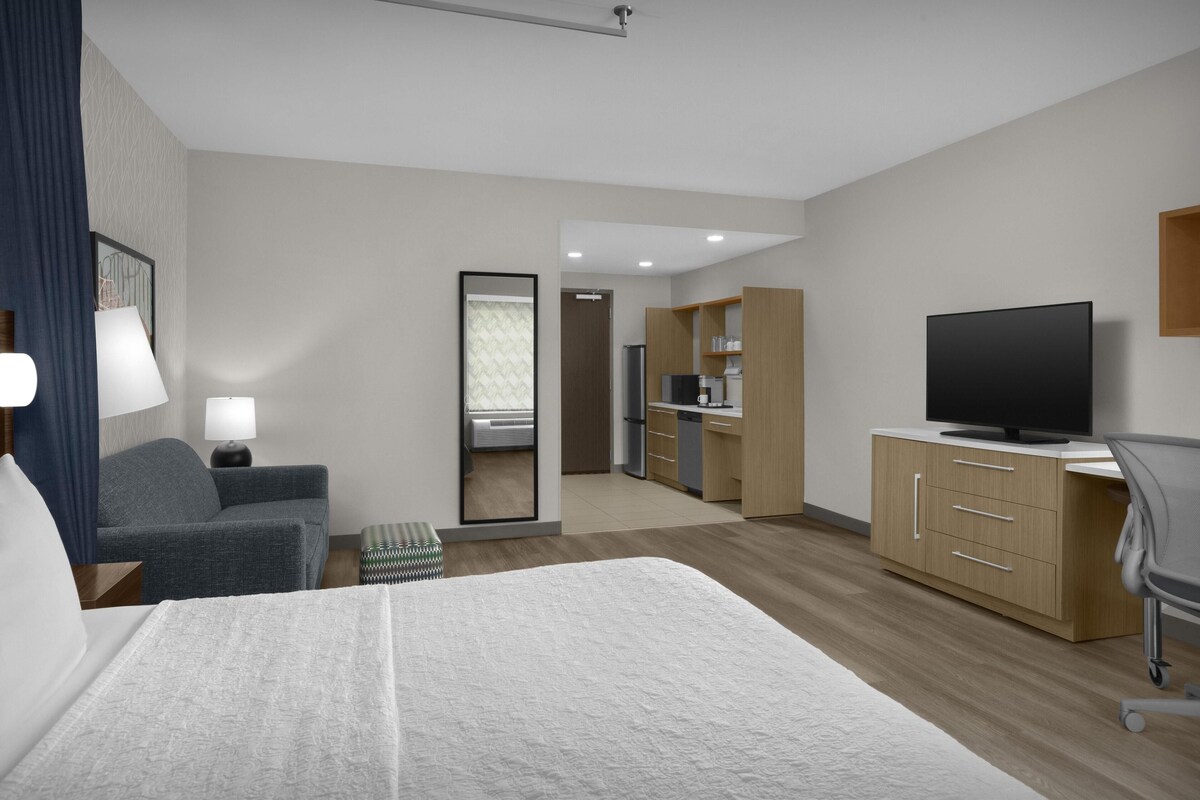 Ropa de cama de alta calidad, camas con pillow-top y escritorio 