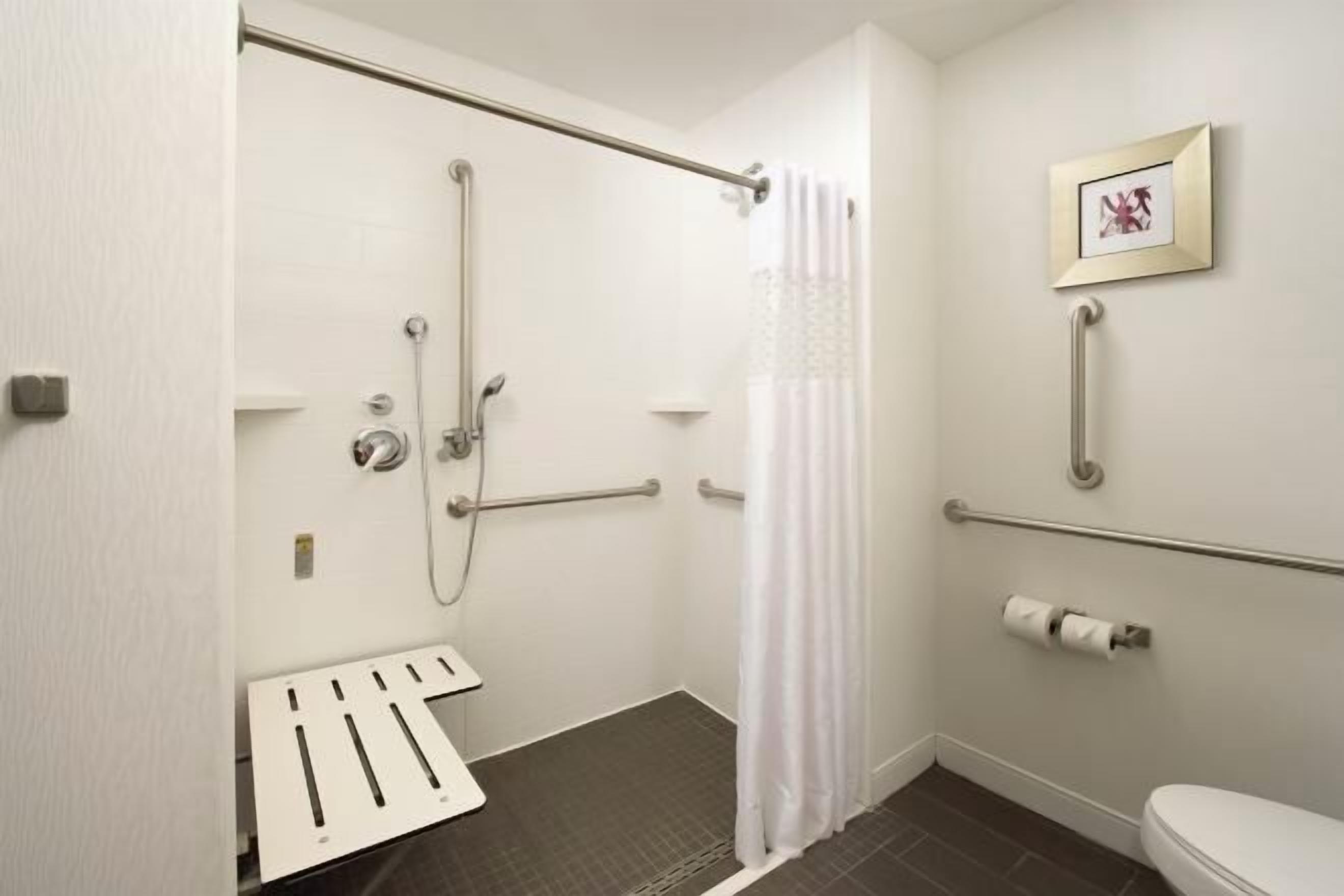 浴室 | 免費盥洗用品、吹風機、毛巾、肥皂