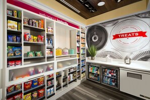 Snack bar - Hampton Inn Louisville East/Hurstbourne (Louisville)