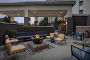 Terrace/patio - Hampton Inn Louisville East/Hurstbourne (Louisville)