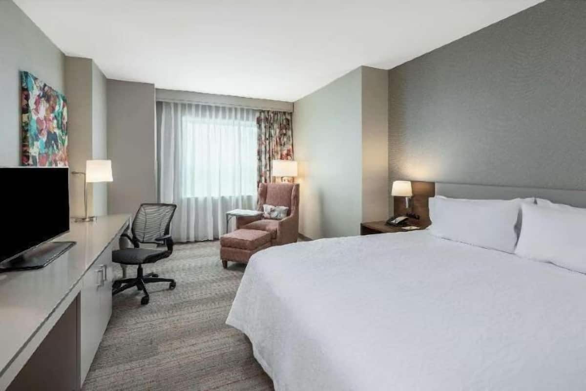 Hypo-allergenic bedding, in-room safe, desk, laptop workspace