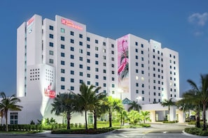 Exterior - Hilton Garden Inn Miami Dolphin Mall (Miami)