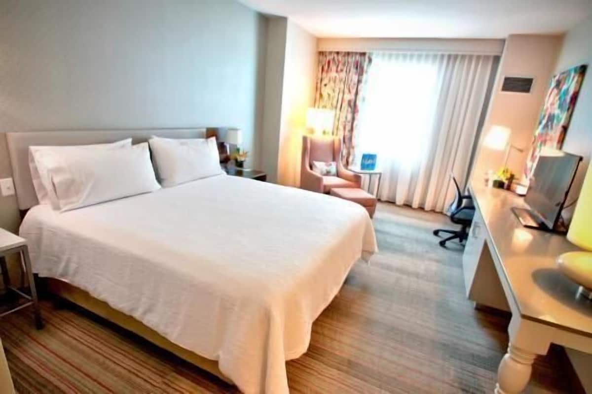 Hypo-allergenic bedding, in-room safe, desk, laptop workspace