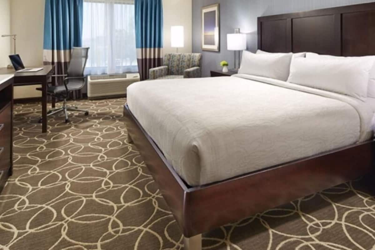 Hypo-allergenic bedding, in-room safe, desk, laptop workspace