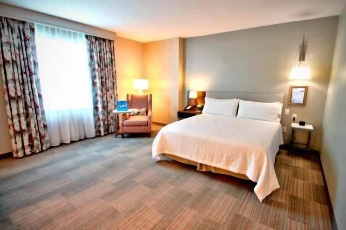 Hypo-allergenic bedding, in-room safe, desk, laptop workspace