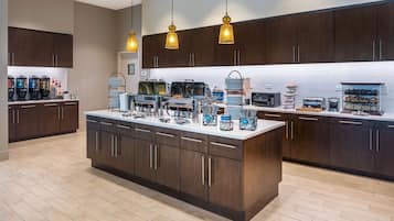 Breakfast, lunch, dinner served; American cuisine