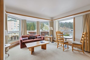 Apartment | Essbereich im Zimmer