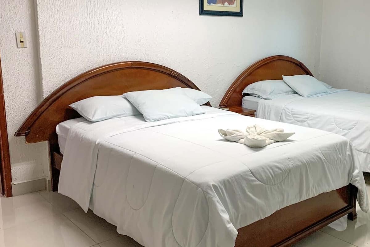 Twin Room | Meja, katil lipat simpan/tambahan, Wi-fi percuma 