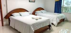 Twin Room | Desk, rollaway beds, free WiFi