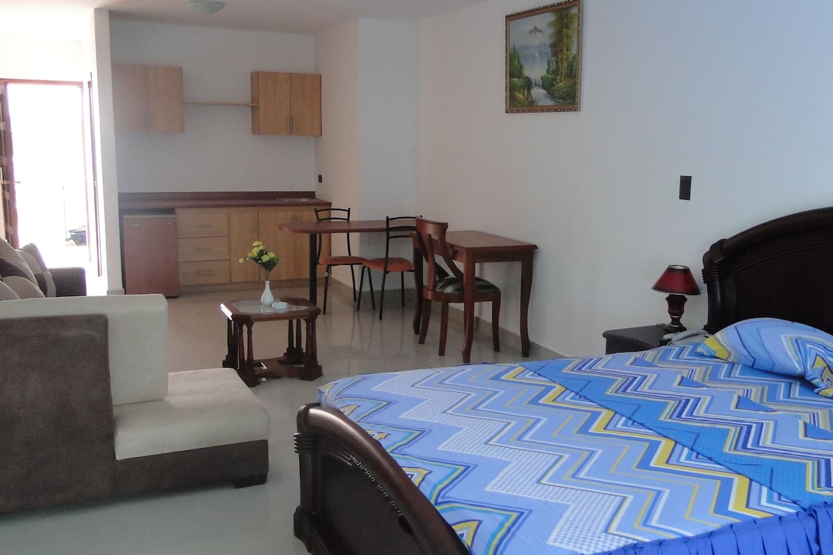 Suite | Meja, katil lipat simpan/tambahan, Wi-fi percuma 