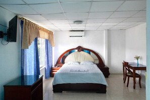 Suite | Schreibtisch, Zustellbetten, kostenloses WLAN